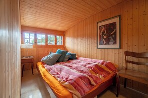 4 quartos, acesso à internet, roupa de cama