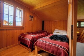 4 bedrooms, internet, bed sheets