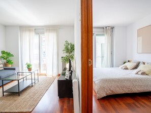 1 slaapkamer, een strijkplank/strijkijzer