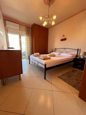 1 dormitorio, tabla de planchar con plancha, wifi gratis y ropa de cama