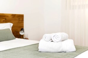 Iron/ironing board, free WiFi, bed sheets - Luxury II - Ferga Suites (Madrid)