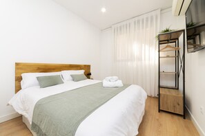Iron/ironing board, free WiFi, bed sheets - Luxury II - Ferga Suites (Madrid)