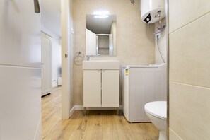 Secador de pelo y toallas