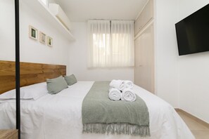 Iron/ironing board, free WiFi, bed sheets - Classy IX - Ferga Suites (Madrid)
