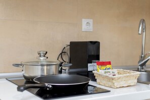 Fridge, microwave, coffee/tea maker, electric kettle