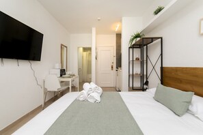 Iron/ironing board, free WiFi, bed sheets - Classy IX - Ferga Suites (Madrid)