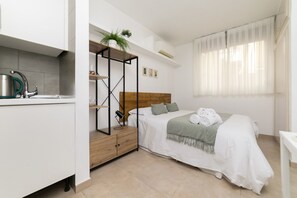 Iron/ironing board, free WiFi, bed sheets - Classy IX - Ferga Suites (Madrid)