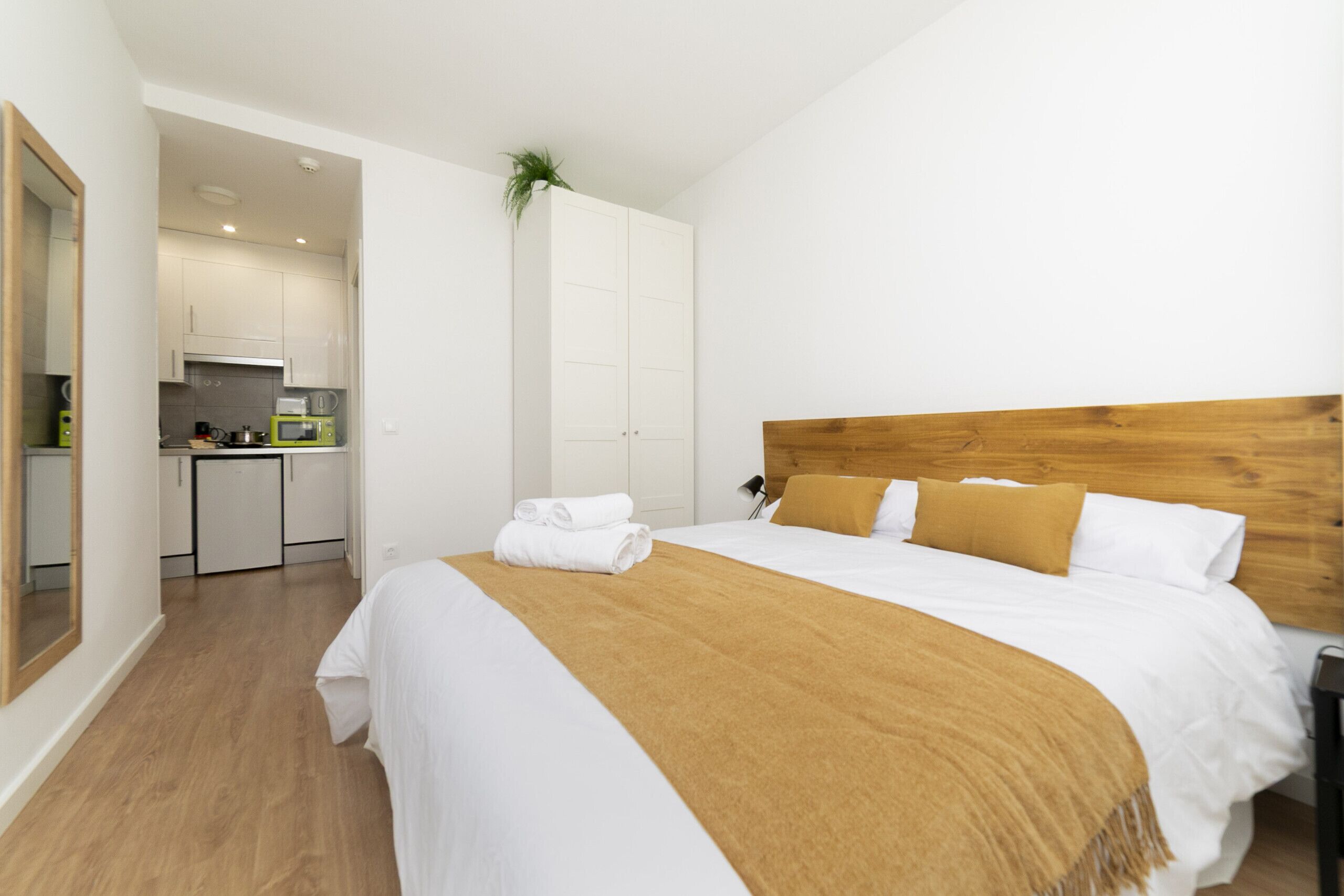 Iron/ironing board, free WiFi, bed sheets