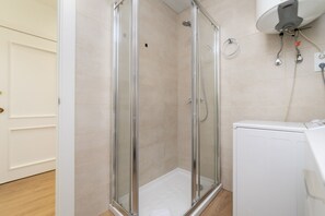 Hair dryer, towels - Luxury V - Ferga Suites (Madrid)