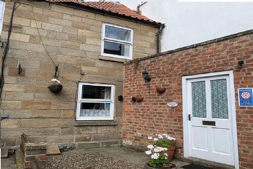 2 Bedroom cottage in the lovely village of Ruswarp walking distance to Whitby