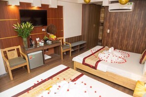 Senger med Select Comfort-madrass, minibar (inkludert) og skrivebord