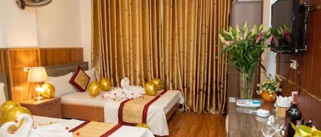 Select Comfort beds, free minibar, desk, laptop workspace