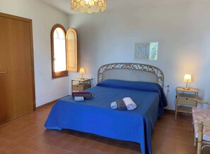 3 habitaciones, tabla de planchar con plancha, cuna de viaje y wifi 