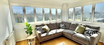 Stunning 7 Bedroom Escape Near New Forest and Beach - Large Garden - Sleeps 14