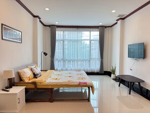 Deluxe Suite, City View | In-room safe, desk, blackout drapes, free WiFi - Vanida Hotel (Vientiane)