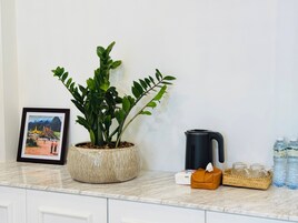 Deluxe-suite - byudsigt | Pengeskab på værelset, skrivebord, mørklægningsgardiner, gratis Wi-Fi