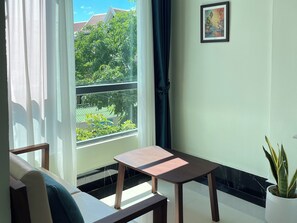 Caja de seguridad en la habitación, escritorio y cortinas blackout 