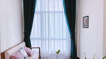 2 bedrooms, in-room safe, desk, blackout curtains