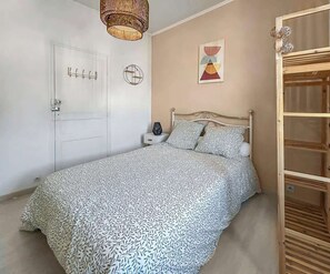 1 bedroom, soundproofing, iron/ironing board, WiFi