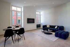Interior - Massena Infinity (Nice)