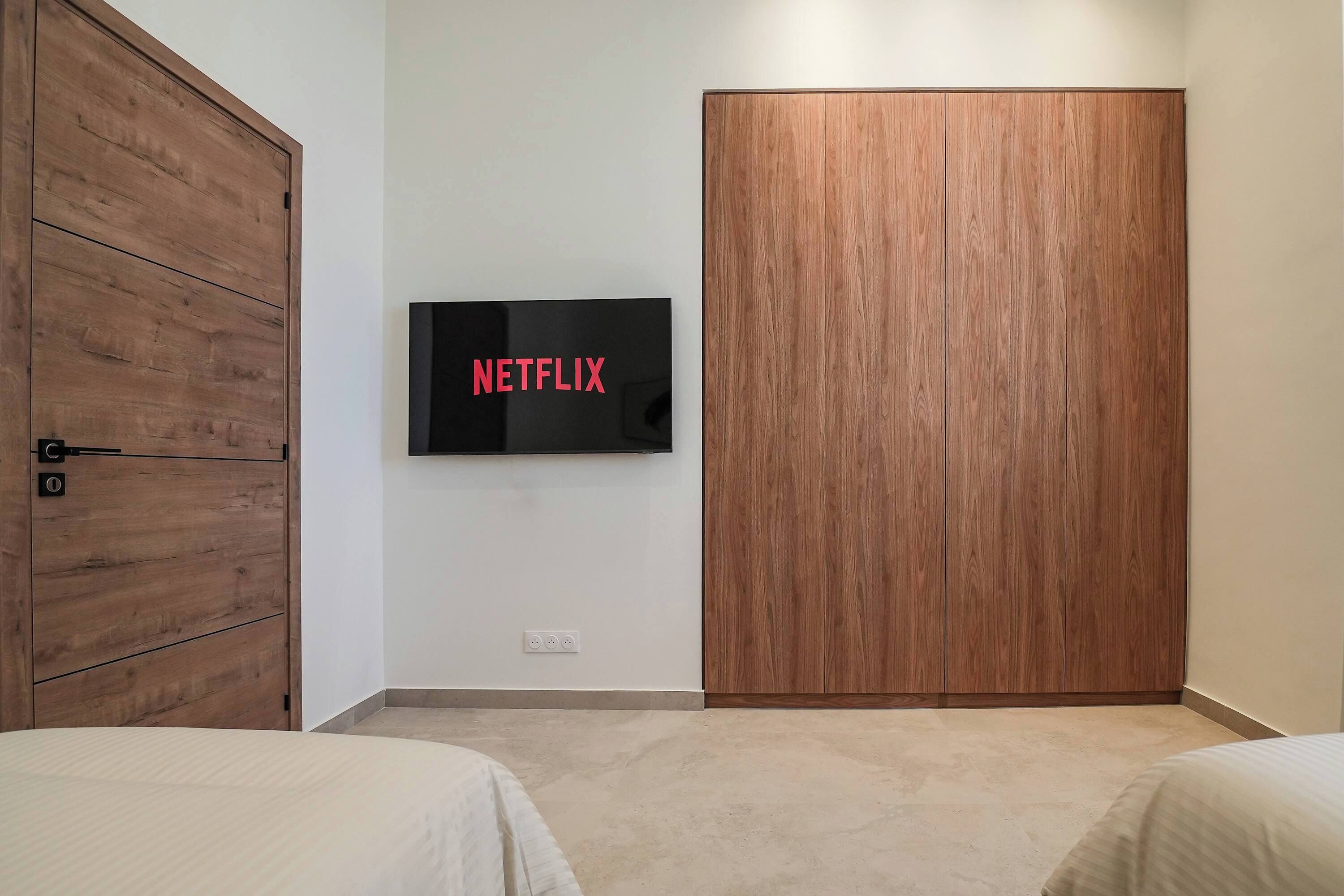 2 quartos, ferros/tábuas de passar roupa, Wi-Fi, roupa de cama