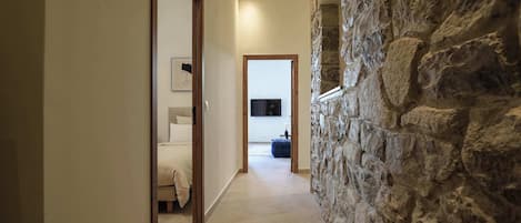 2 habitaciones, tabla de planchar con plancha, wifi y ropa de cama
