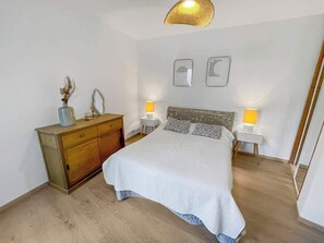 1 室のベッドルーム、WiFi、ベッドシーツ