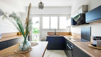 Réfrigérateur, micro-ondes, four, lave-vaisselle