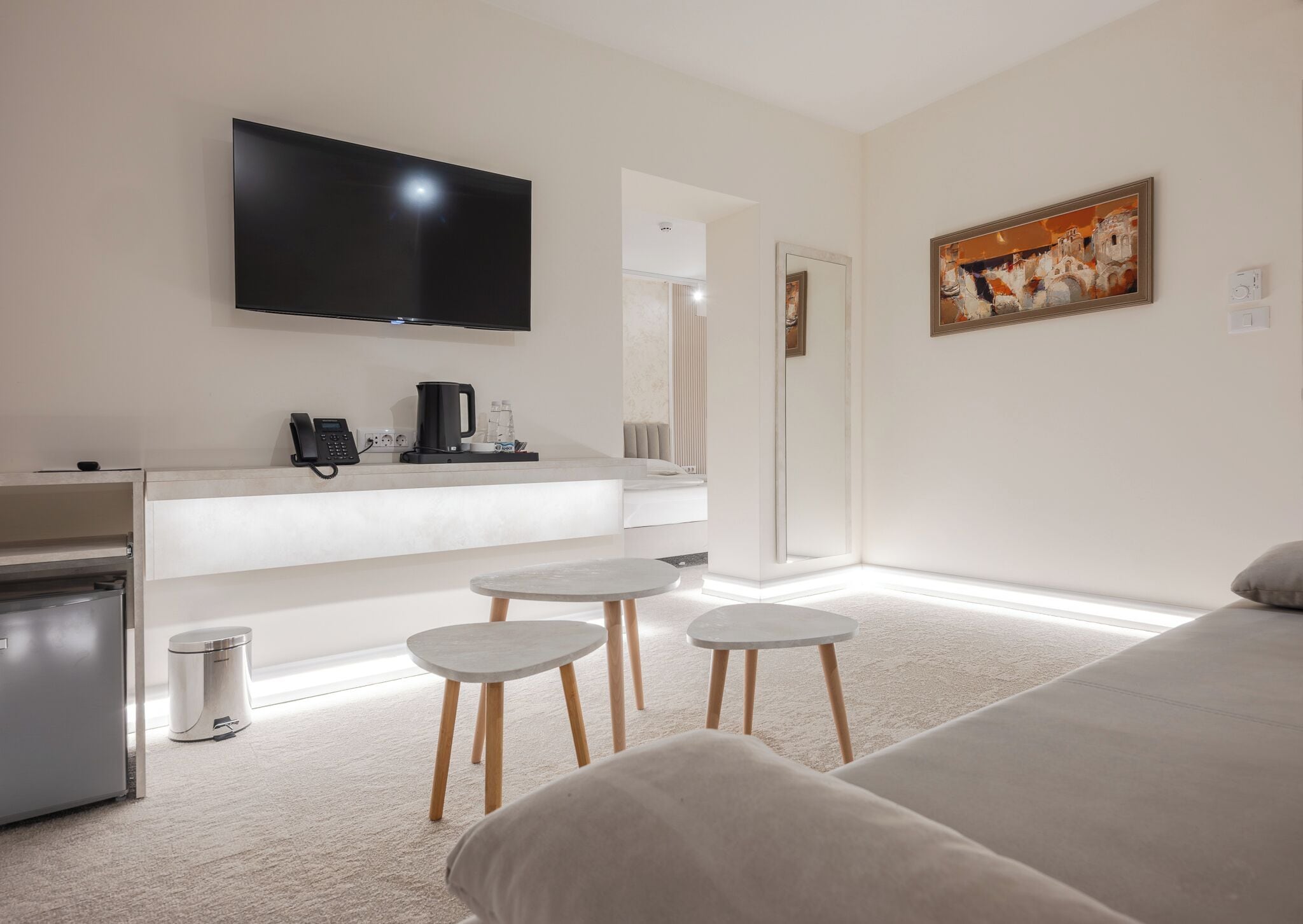 ファミリー スイート ダブルベッド 1 台ソファーベッド付き シティビュー | リビング エリア