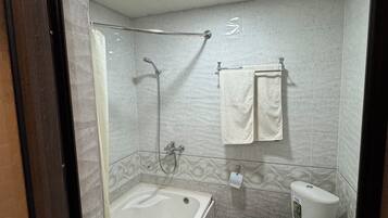 Triple Room | Bathroom | Free toiletries, hair dryer, slippers, towels