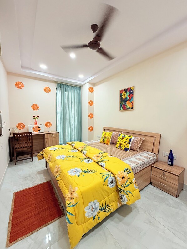 1 bedroom, iron/ironing board, WiFi, bed sheets - bumble bee Jaipur homestays central located in C-Scheme (Jaipur)