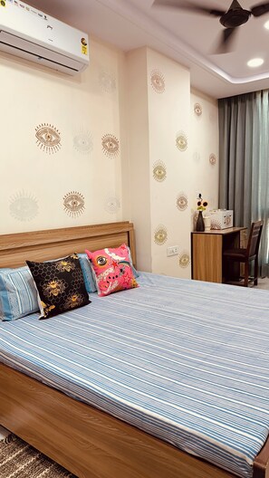 1 bedroom, desk, iron/ironing board, WiFi