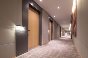 Handrails in hallways