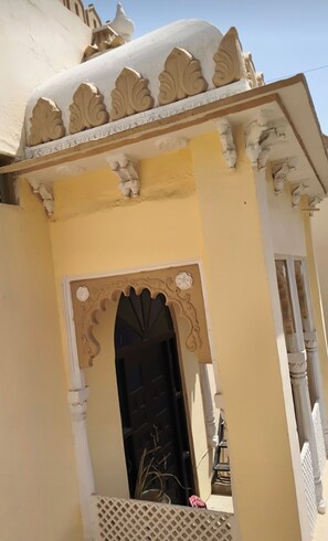 Deluxe Double Room, 1 Queen Bed, Garden View | Balcony view - Garh Madan A heritage Stay (Jodhpur)