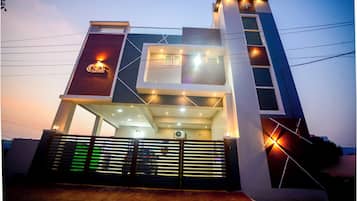 Mặt tiền nơi lưu trú