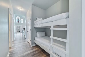 4 bedrooms, desk, iron/ironing board, free WiFi