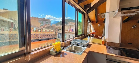 Private kitchen. Penthouse-loft with natural light and sun all day overlooking the city center.