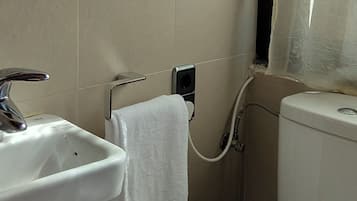 Toallas, jabón y papel higiénico