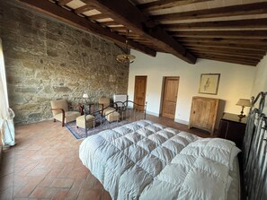 4 Schlafzimmer, Schreibtisch, Bügeleisen/Bügelbrett, Reisekinderbett