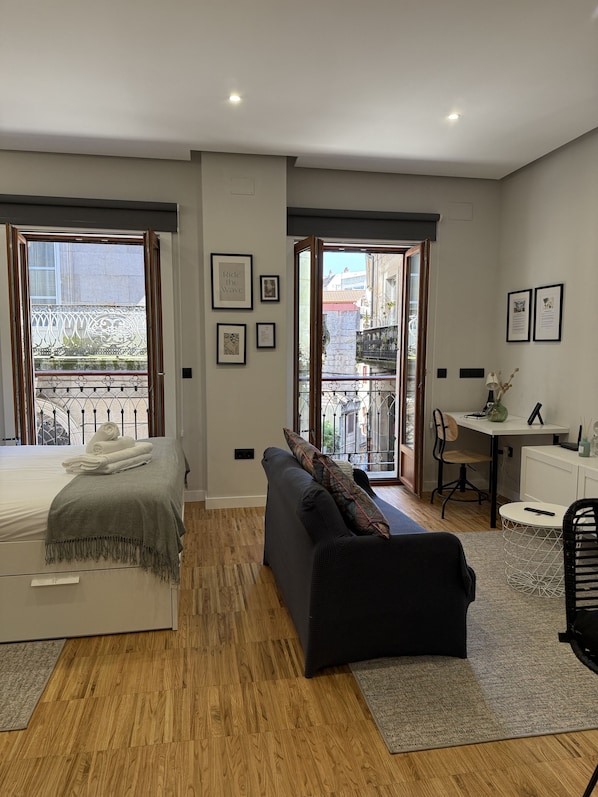 Iron/ironing board, travel cot, WiFi, bed sheets