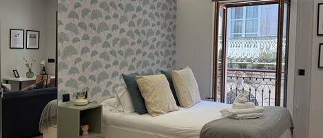 Fer et planche Ă repasser, lit parapluie, Wi-Fi, draps fournis