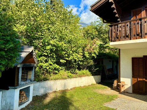Atemberaubendes alleinstehendes Ferienhaus für 6 Personen mit  W-LAN, TV und Terrasse
