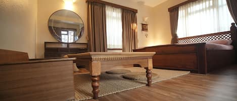 1 bedroom, desk, WiFi, bed sheets