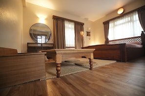 1 bedroom, desk, WiFi, bed sheets - Heritage Suite with Terrace and Vintage Furniture (Kathmandu)