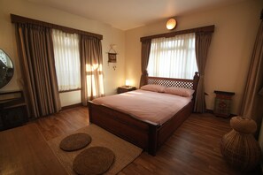 1 habitación, escritorio, tabla de planchar con plancha y wifi 