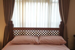 1 habitación, escritorio, tabla de planchar con plancha y wifi 