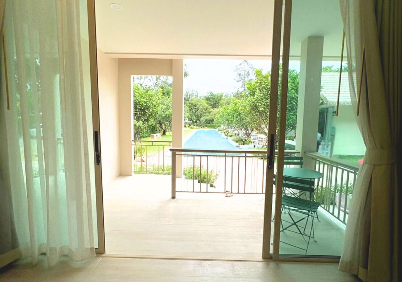 Quarto luxo, 1 quarto, vista para a piscina | Terraço/pátio