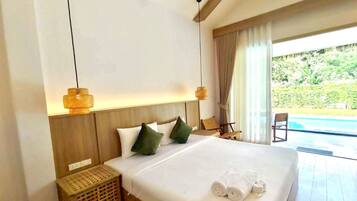 Desk, laptop workspace, free WiFi, bed sheets