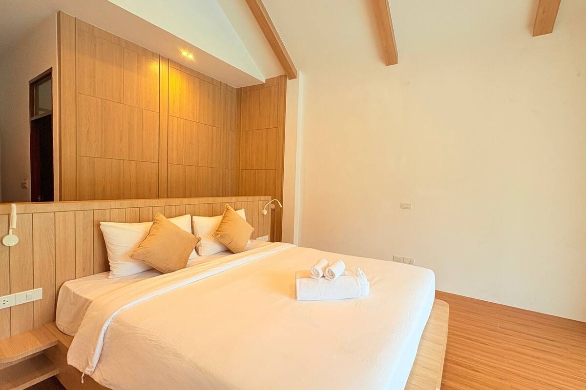 Escritorio, espacio para trabajar con laptop y wifi gratis