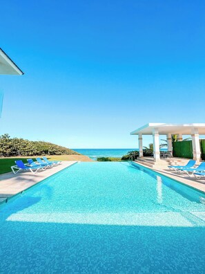 Alberca al aire libre